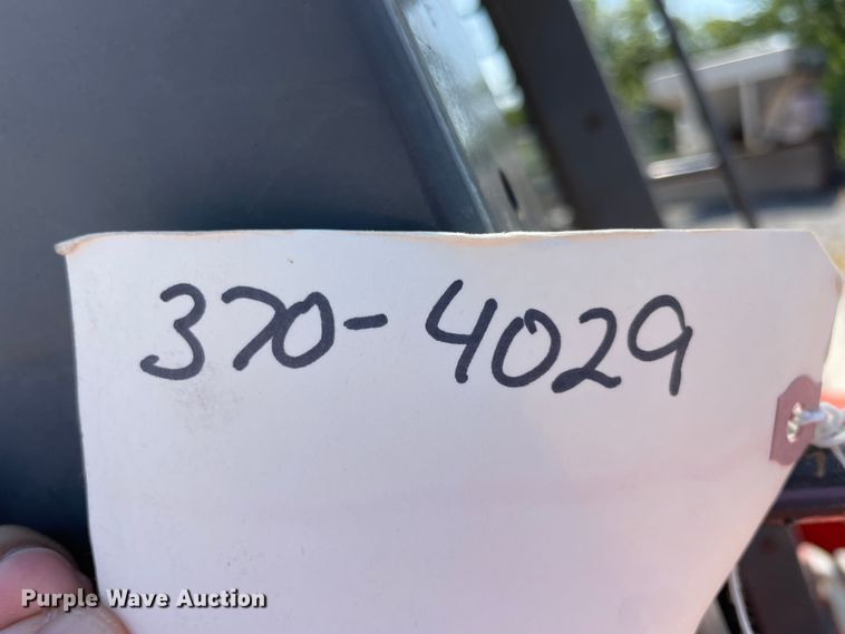 image for item JQ9640 1999 Gehl 5635DX  skid steer loader