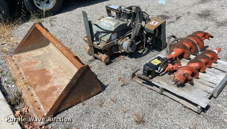 image for item JQ9640 1999 Gehl 5635DX  skid steer loader