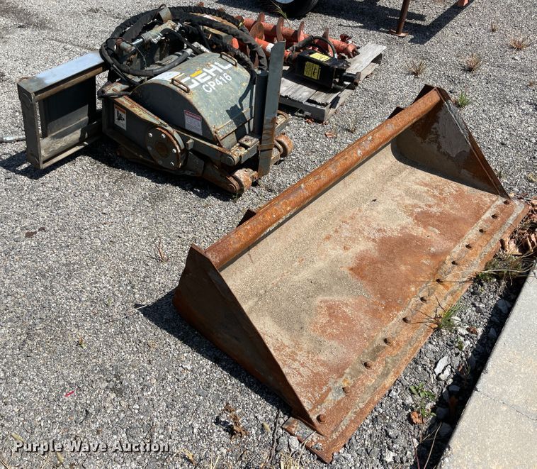 image for item JQ9640 1999 Gehl 5635DX  skid steer loader