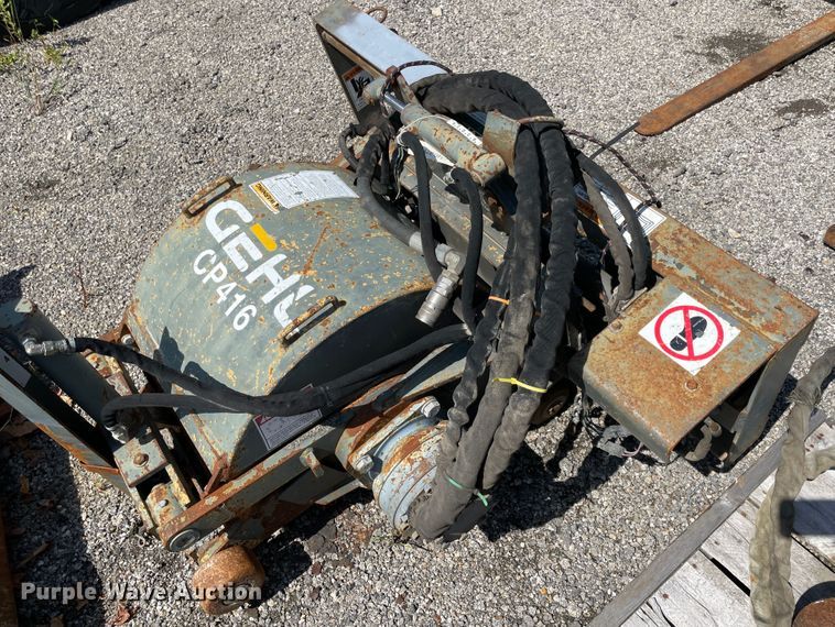 image for item JQ9640 1999 Gehl 5635DX  skid steer loader