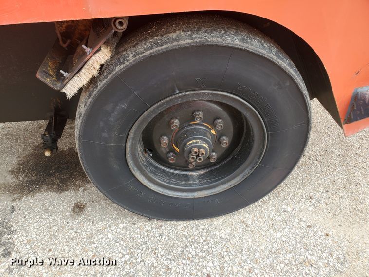 image for item KK9238 2000 Bomag BW11RH  pneumatic roller