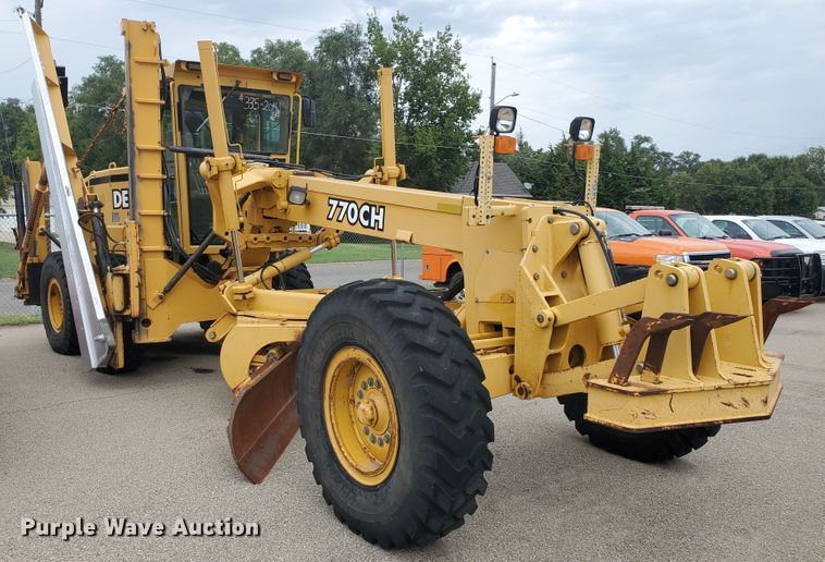 image for item KK9240 2001 John Deere 770CH  motor grader