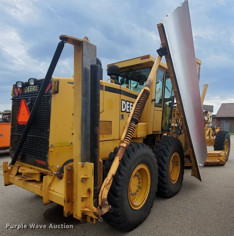 image for item KK9240 2001 John Deere 770CH  motor grader