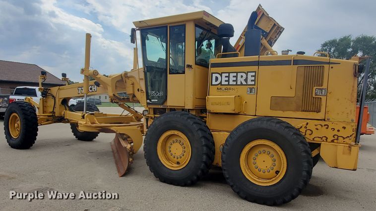 image for item KK9240 2001 John Deere 770CH  motor grader