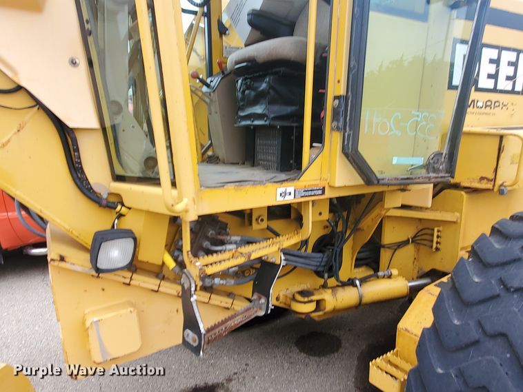 image for item KK9240 2001 John Deere 770CH  motor grader