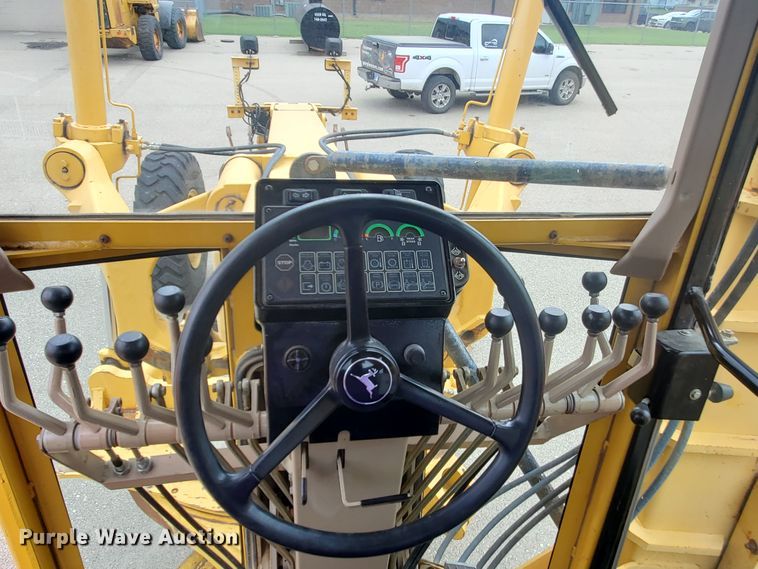 image for item KK9240 2001 John Deere 770CH  motor grader