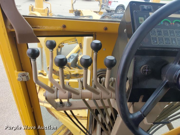 image for item KK9240 2001 John Deere 770CH  motor grader