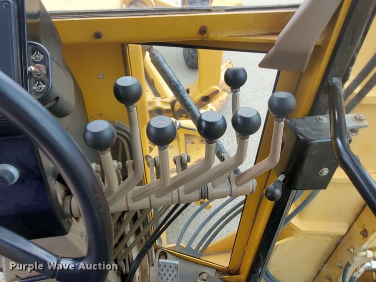 image for item KK9240 2001 John Deere 770CH  motor grader