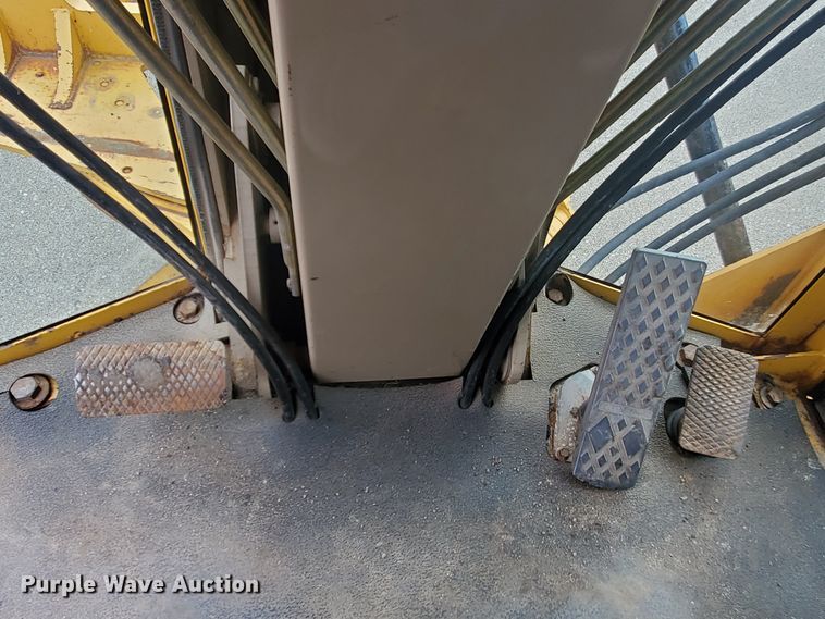 image for item KK9240 2001 John Deere 770CH  motor grader