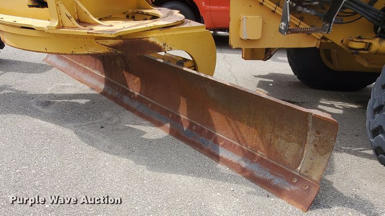 image for item KK9240 2001 John Deere 770CH  motor grader