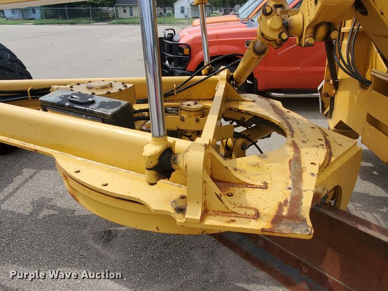 image for item KK9240 2001 John Deere 770CH  motor grader