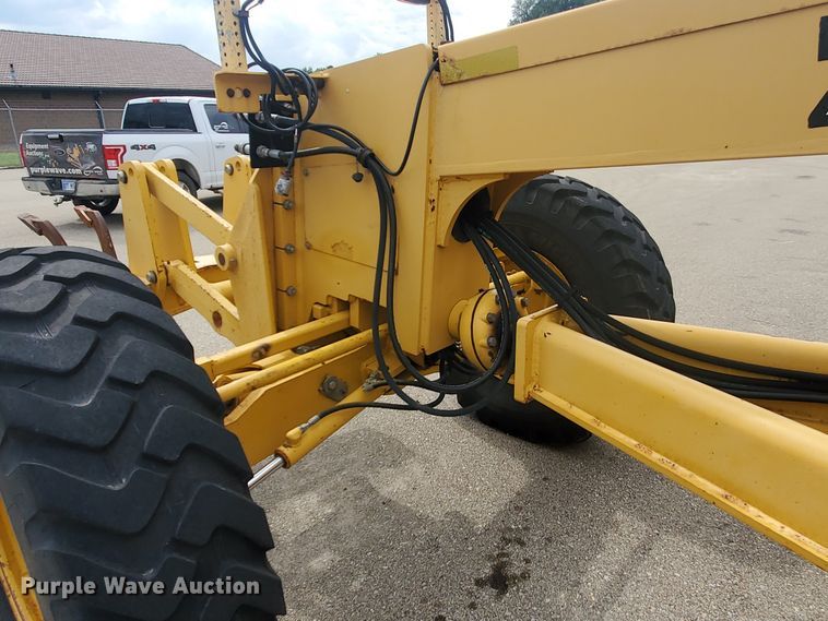 image for item KK9240 2001 John Deere 770CH  motor grader