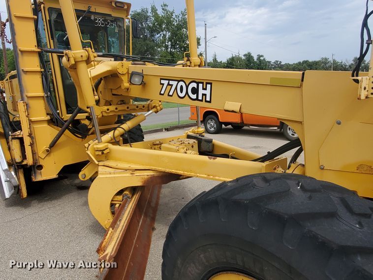 image for item KK9240 2001 John Deere 770CH  motor grader