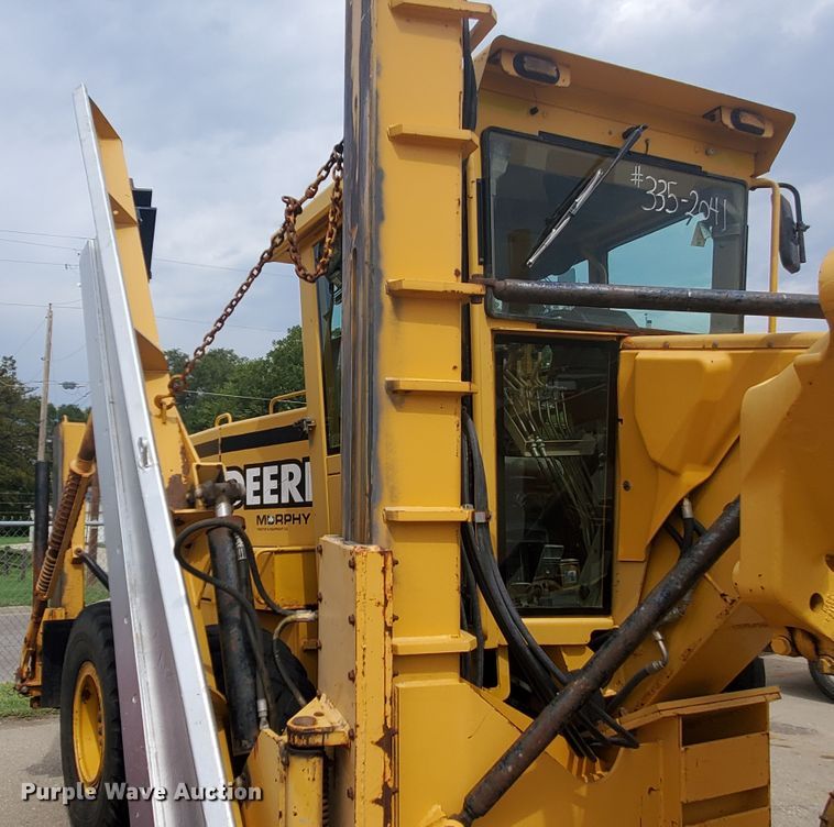 image for item KK9240 2001 John Deere 770CH  motor grader