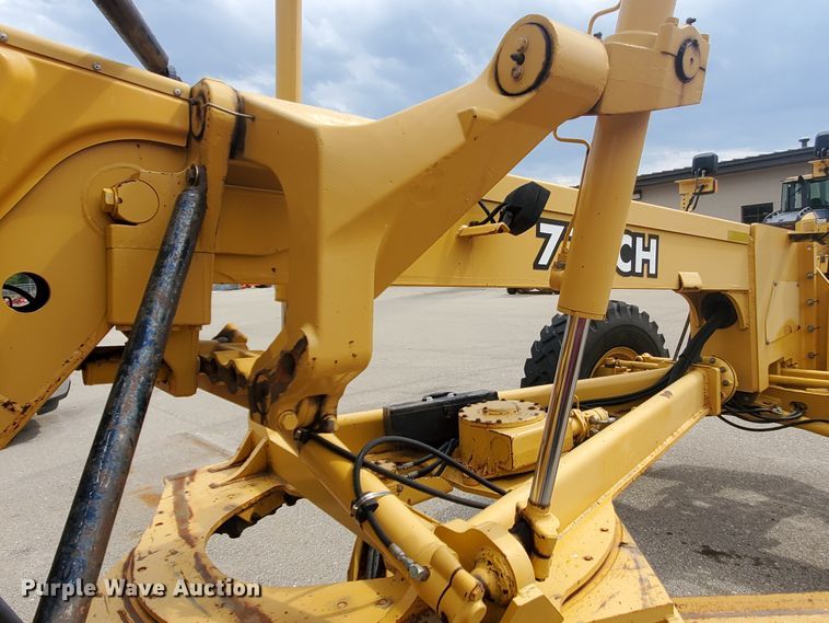 image for item KK9240 2001 John Deere 770CH  motor grader