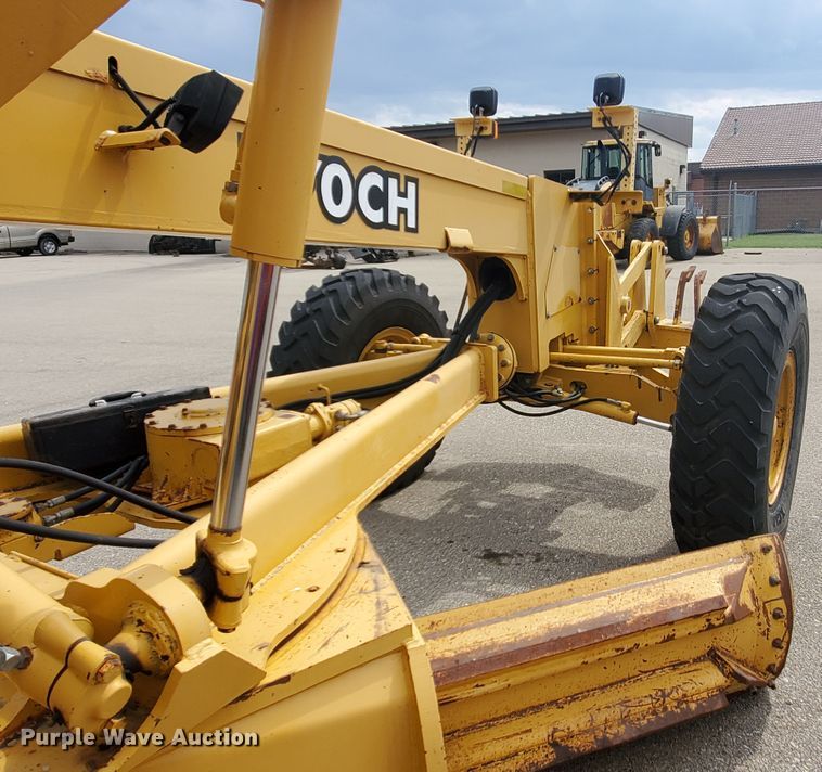 image for item KK9240 2001 John Deere 770CH  motor grader