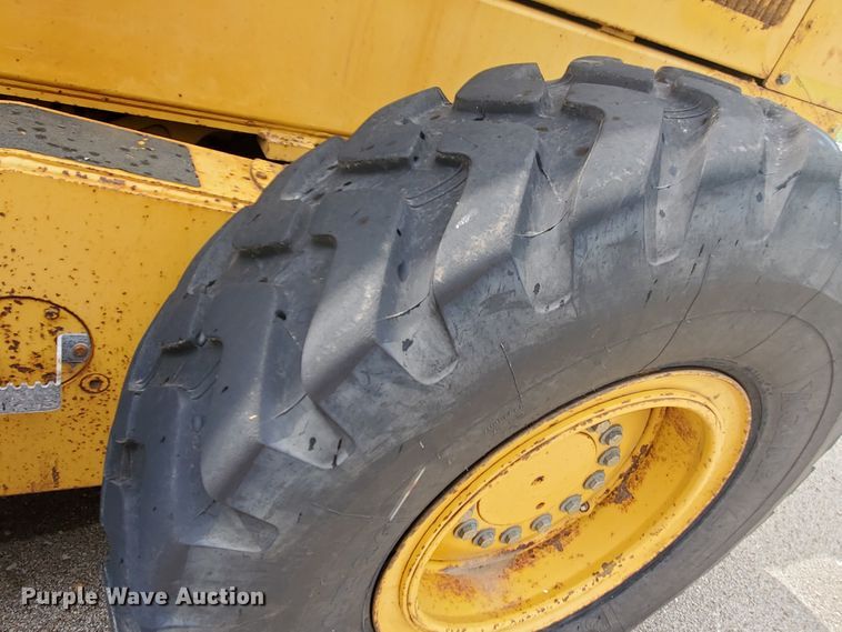 image for item KK9240 2001 John Deere 770CH  motor grader