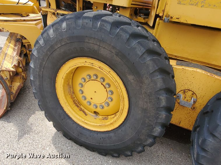 image for item KK9240 2001 John Deere 770CH  motor grader