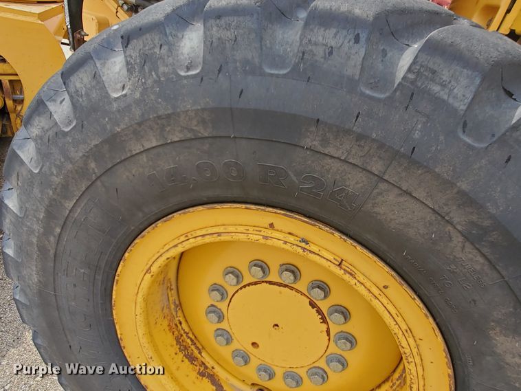 image for item KK9240 2001 John Deere 770CH  motor grader