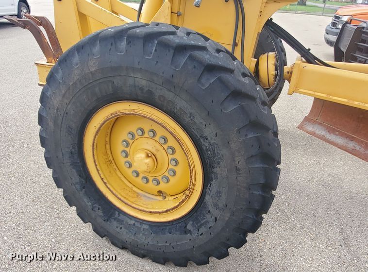 image for item KK9240 2001 John Deere 770CH  motor grader