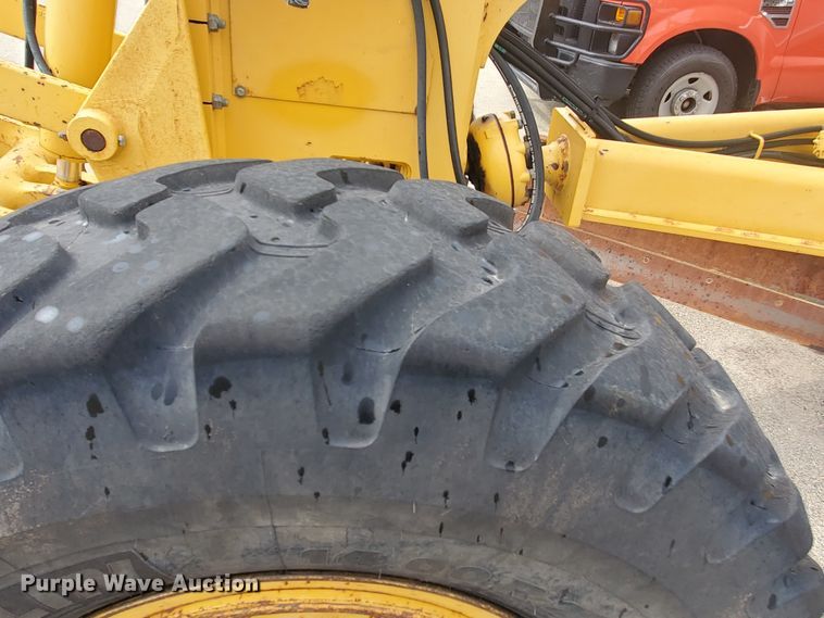 image for item KK9240 2001 John Deere 770CH  motor grader