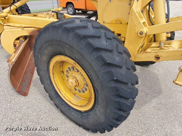 image for item KK9240 2001 John Deere 770CH  motor grader