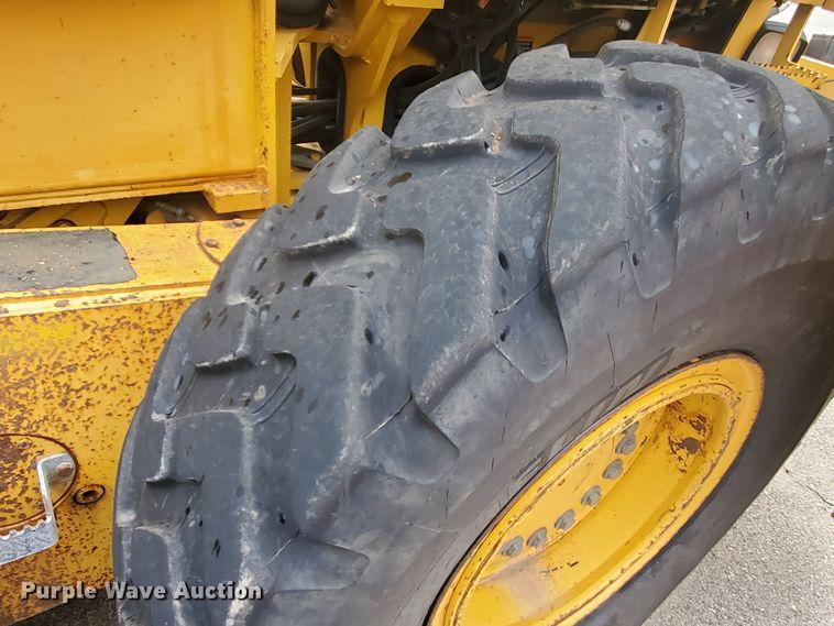 image for item KK9240 2001 John Deere 770CH  motor grader