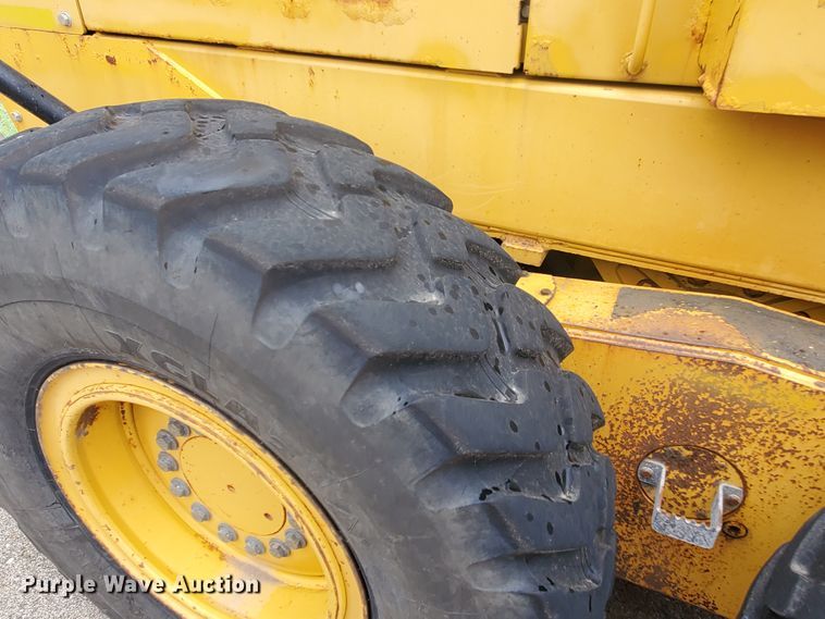 image for item KK9240 2001 John Deere 770CH  motor grader