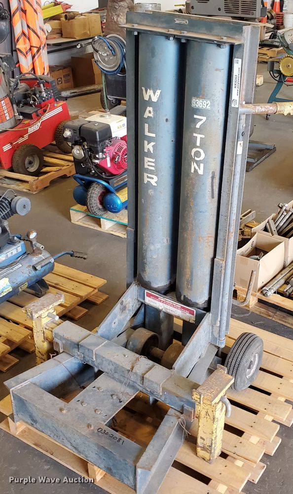 1981 Walker 93692 pneumatic bumper jack in Norton, KS Item KK9263