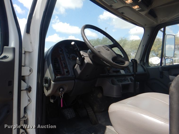 image for item DG1726 2008 Freightliner Business Class M2  flatbed truck