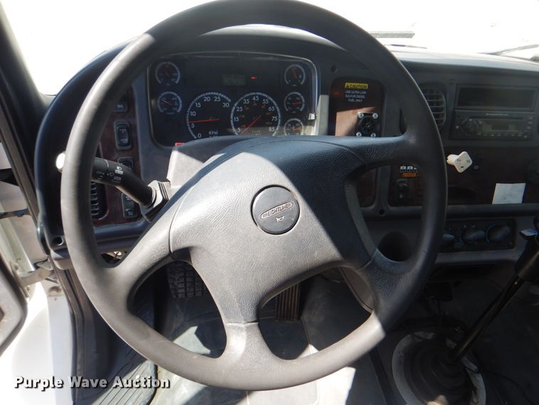 image for item DG1726 2008 Freightliner Business Class M2  flatbed truck