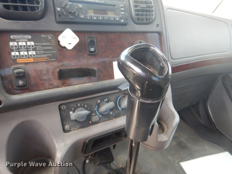 image for item DG1726 2008 Freightliner Business Class M2  flatbed truck