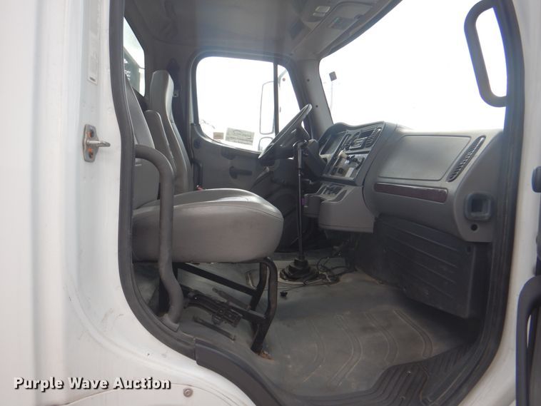 image for item DG1726 2008 Freightliner Business Class M2  flatbed truck