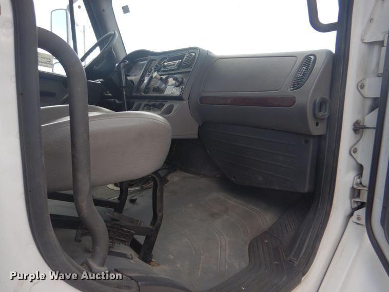 image for item DG1726 2008 Freightliner Business Class M2  flatbed truck