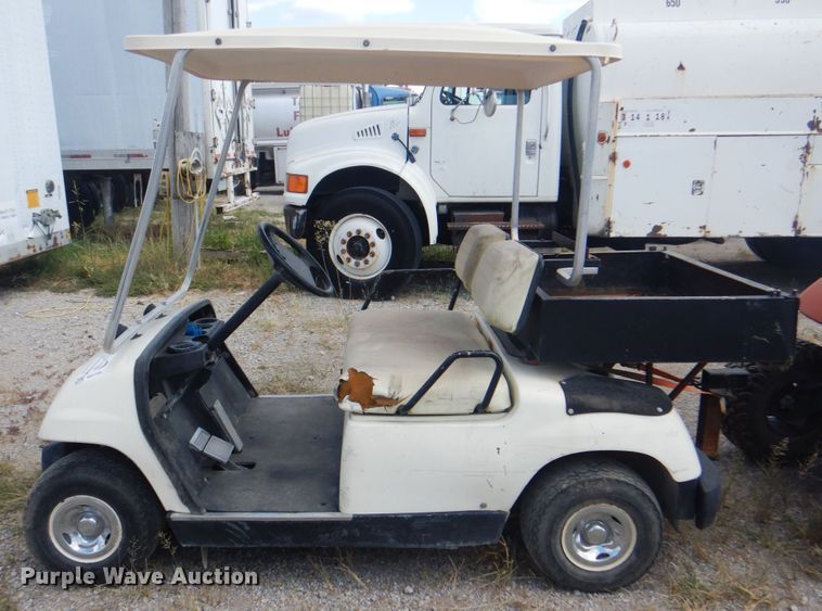image for item DG1728 2000 Yamaha G16A  golf cart