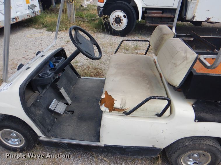image for item DG1728 2000 Yamaha G16A  golf cart