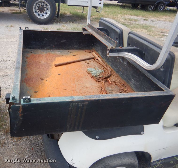 image for item DG1728 2000 Yamaha G16A  golf cart