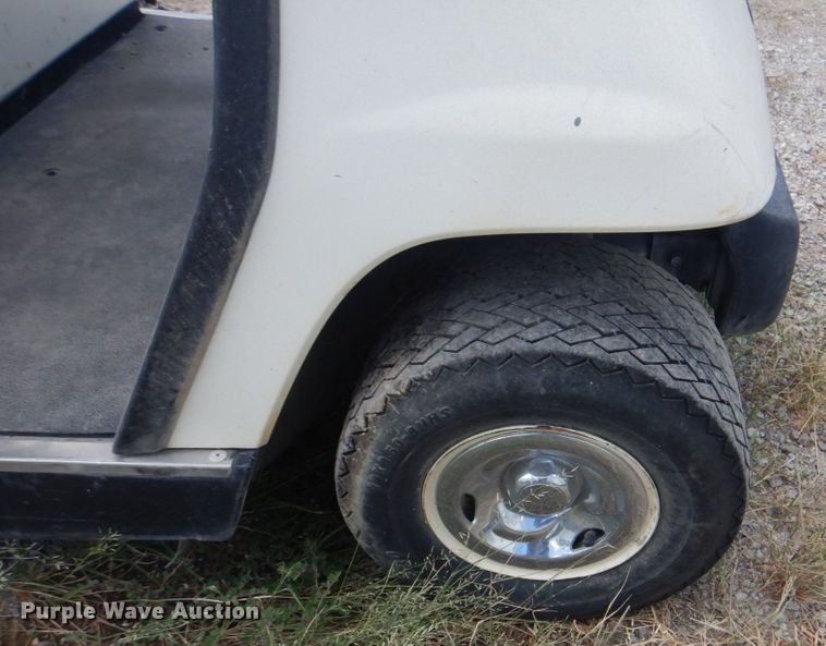 image for item DG1728 2000 Yamaha G16A  golf cart