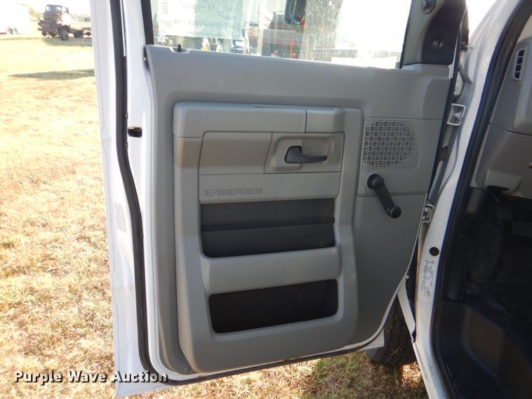 image for item DG1786 2017 Ford E450  shuttle bus