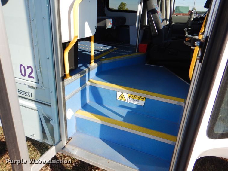 image for item DG1786 2017 Ford E450  shuttle bus