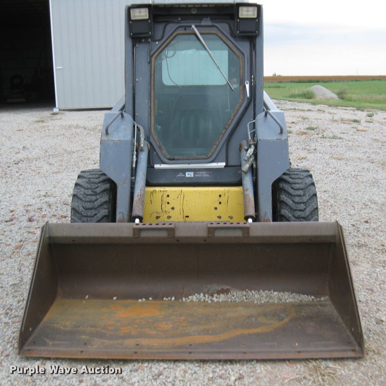 image for item DI2769 2001 New Holland LS170  skid steer loader
