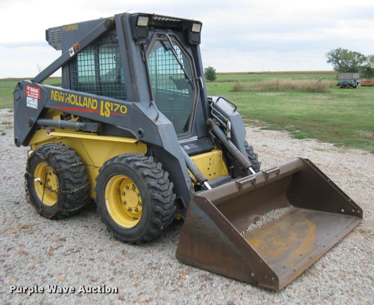 image for item DI2769 2001 New Holland LS170  skid steer loader