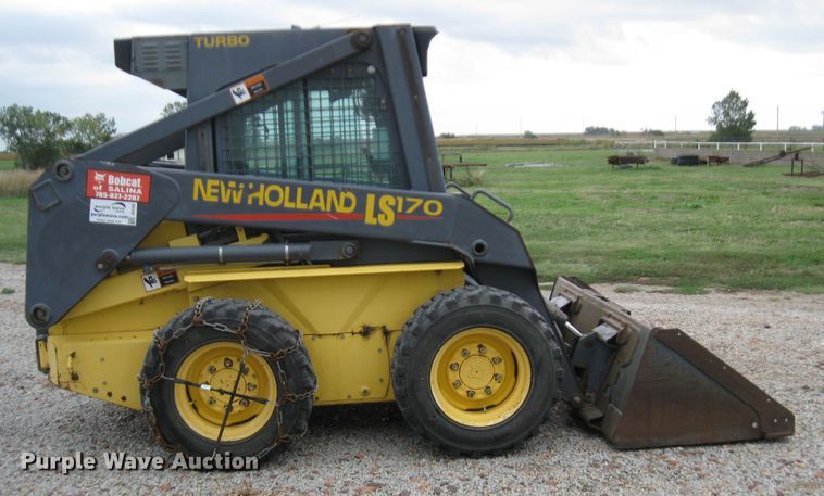 image for item DI2769 2001 New Holland LS170  skid steer loader