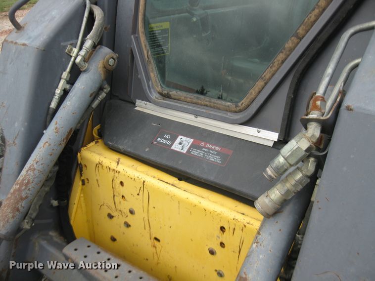 image for item DI2769 2001 New Holland LS170  skid steer loader