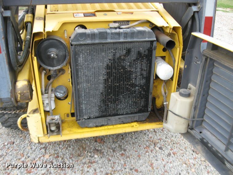 image for item DI2769 2001 New Holland LS170  skid steer loader