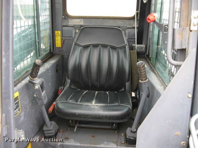 image for item DI2769 2001 New Holland LS170  skid steer loader