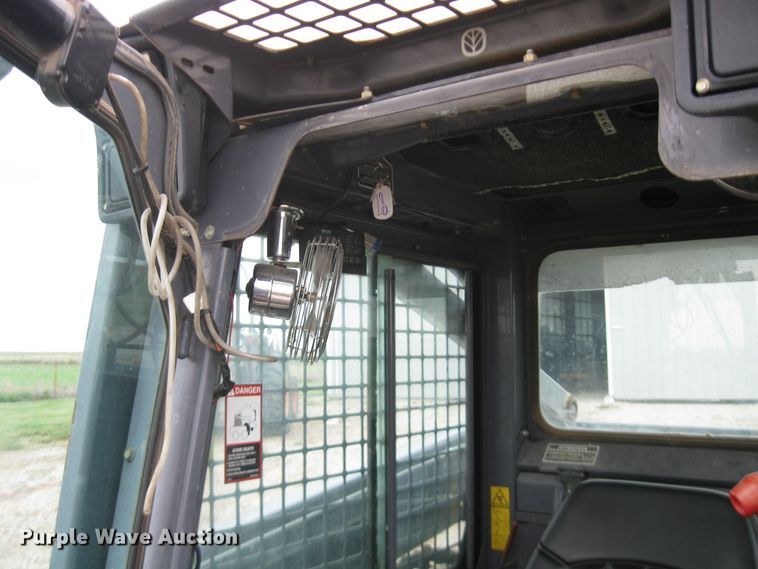 image for item DI2769 2001 New Holland LS170  skid steer loader