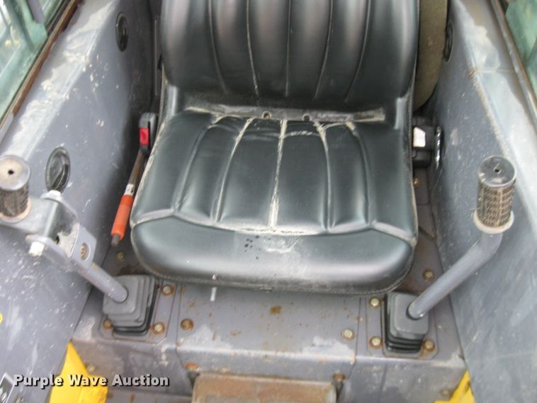 image for item DI2769 2001 New Holland LS170  skid steer loader