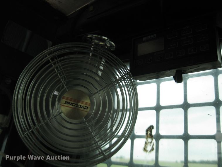 image for item DI2769 2001 New Holland LS170  skid steer loader