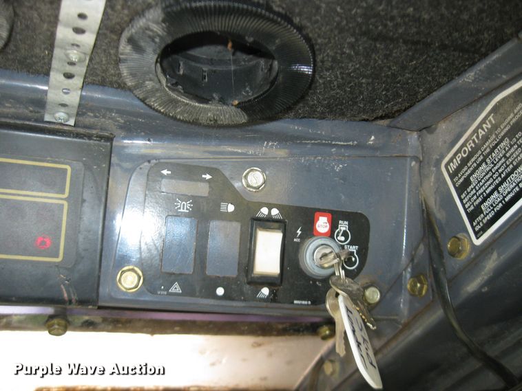 image for item DI2769 2001 New Holland LS170  skid steer loader